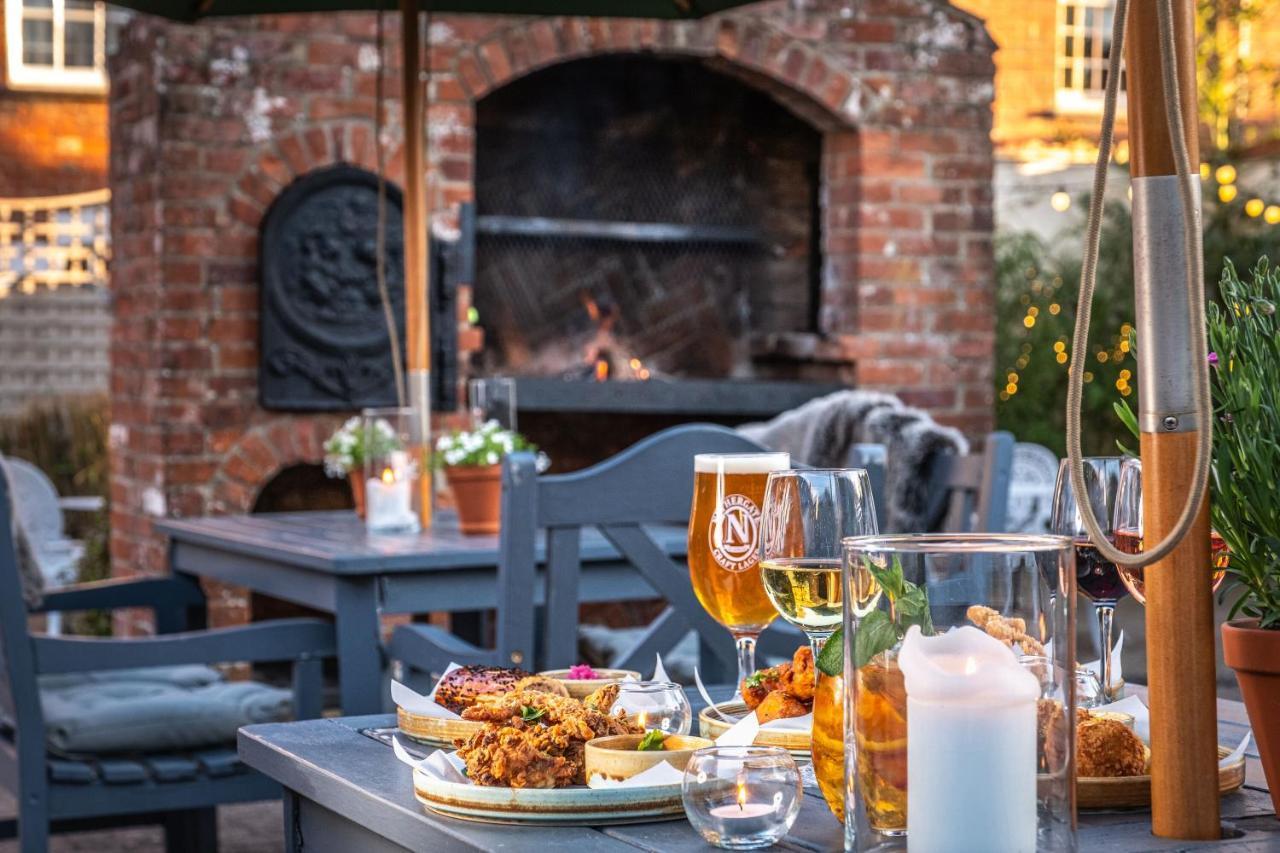 The Black Lion, Long Melford Exteriör bild